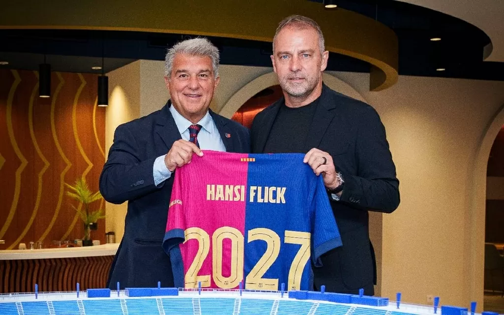 Barca 'thưởng nóng' cho HLV Flick sau cú ăn 3