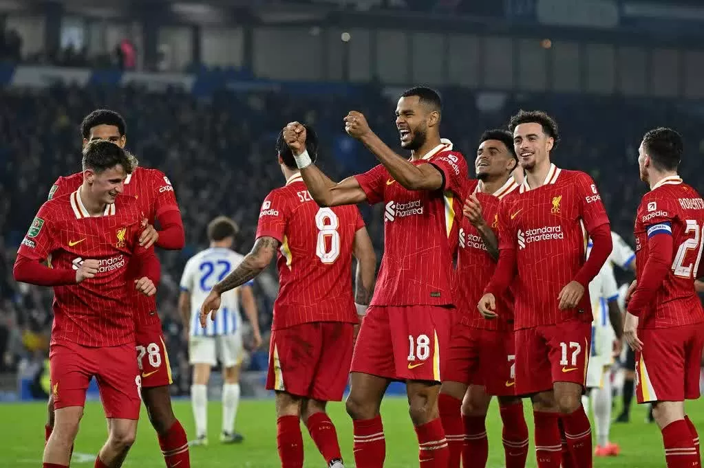 Dù thua trận, Liverpool đi vào lịch sử Ngoại hạng Anh