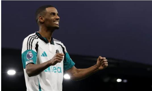 Alexander Isak dang toa sang o Newcastle.