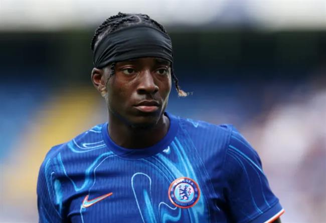 Noni Madueke dang duoc ra san thuong xuyen o Chelsea.
