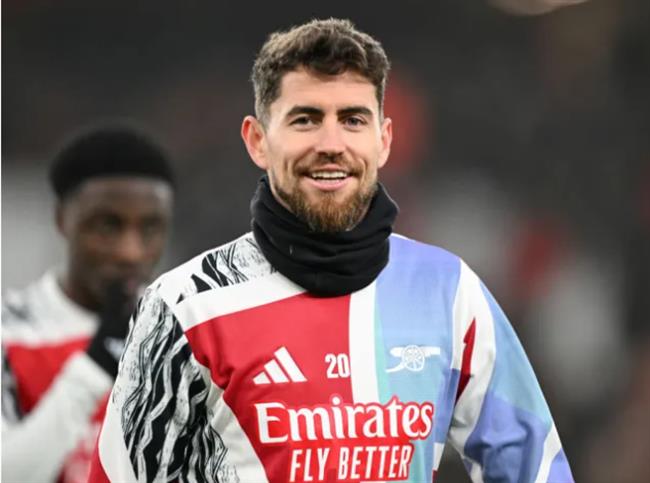 Jorginho dang phai ngoi du bi o Arsenal.