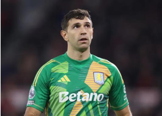 Emiliano Martinez duoc khuyen cap ben Chelsea
