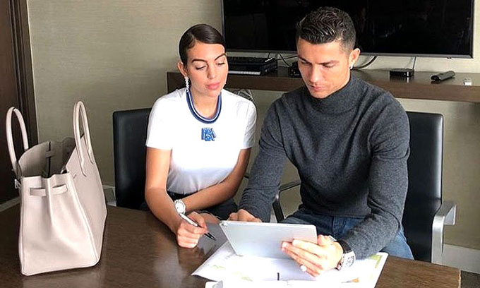 Georgina Rodriguez rời bỏ công việc làm chung cùng Ronaldo