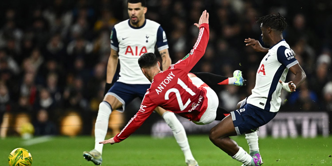 Antony thi đấu mờ nhạt ở trận MU thua Tottenham
