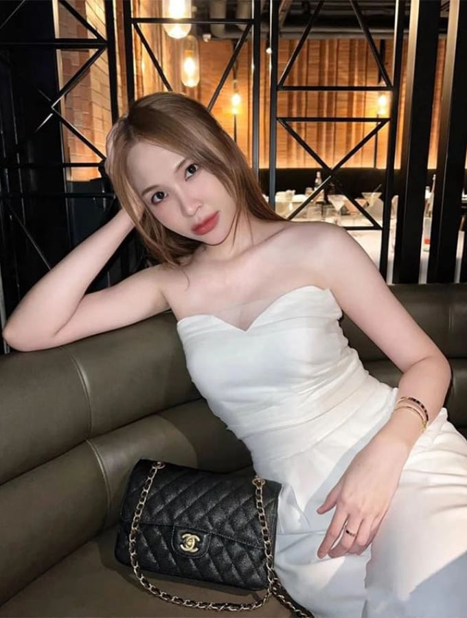 Nhan sắc xinh đẹp, nóng bỏng của bạn gái tiền vệ đội tuyển Thái Lan