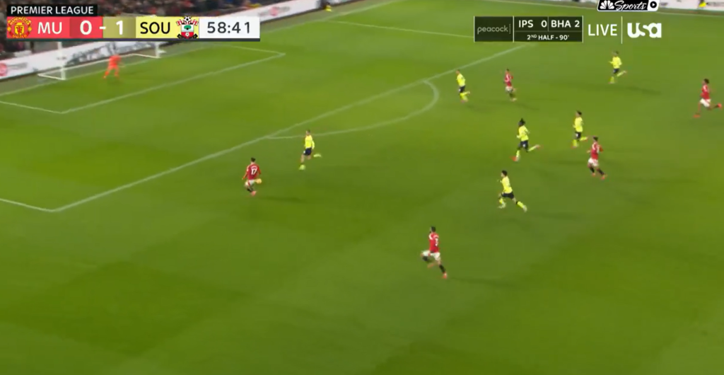 Cận cảnh pha bỏ lỡ khó tin của Antony trước Southampton 1