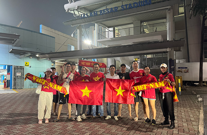 Nhiều CĐV Việt Nam tại Singapore không thể tìm được nguồn mua vé - Ảnh: Vy Cầm