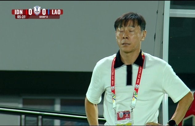 Shin Tae Yong biểu cảm bất lực, thất vọng rồi nổi giận khi Indonesia bị ĐT Lào gây khó dễ ngay tại sân nhà - Ảnh 1.