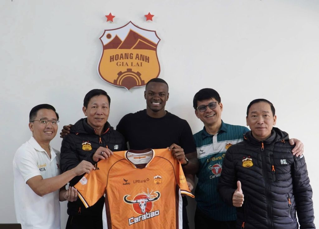 HAGL tai ky hop dong voi ngoai binh Washington Brandao