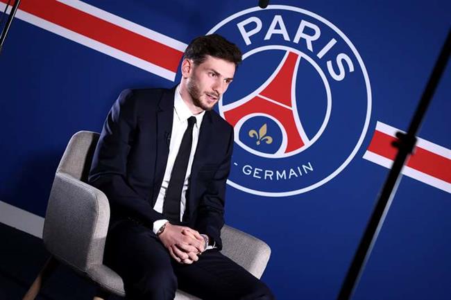 Khvicha Kvaratskhelia chính thức gia nhập PSG 1