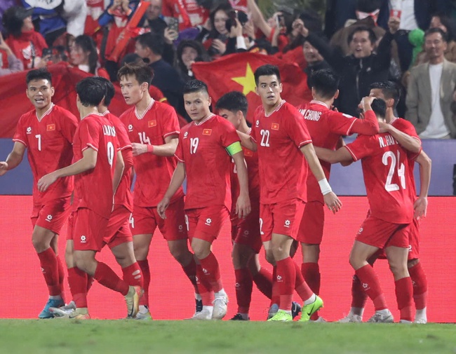 Kết quả bóng đá AFF Cup 2024 hôm nay 15/12 - Ảnh 1.