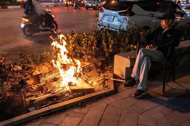 Thời tiết ngày 15/12: Bắc Bộ và Thủ đô Hà Nội rét đậm rét hại, nhiệt độ phổ biến 10-13 độ C - Ảnh 1.