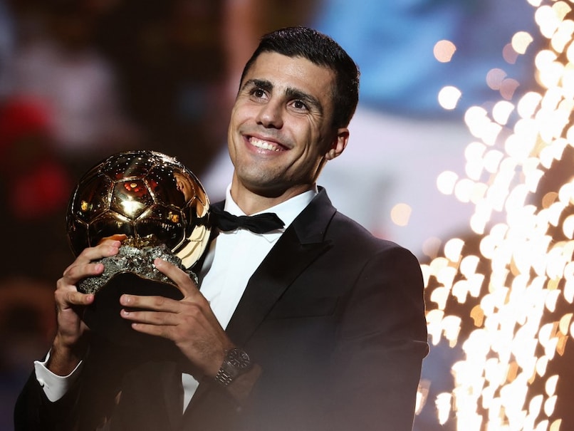 Rodri: Ngôi sao của CLB Man City và ĐT Tây Ban Nha đã giành được Quả Bóng Vàng 2024 và bây giờ, anh sẽ tranh giải FIFA The Best 2024. Rodri hiện là một trong những ứng viên sáng giá nhất của giải thưởng này. Dù đang phải nghỉ thi đấu nhưng những gì mà Rodri đóng góp cho CLB lẫn ĐTQG xứng đáng được trân trọng.