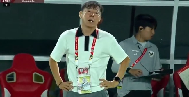 Shin Tae Yong biểu cảm bất lực, thất vọng rồi nổi giận khi Indonesia bị ĐT Lào gây khó dễ ngay tại sân nhà - Ảnh 2.