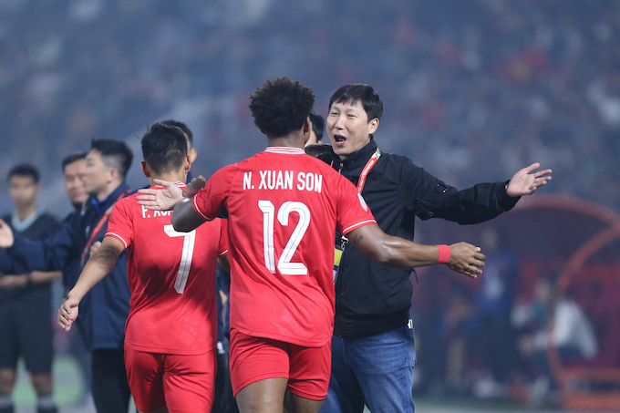 HLV Kim Sang Sik được truyền thông Hàn Quốc kì vọng không kém người tiền nhiệm Park Hang Seo