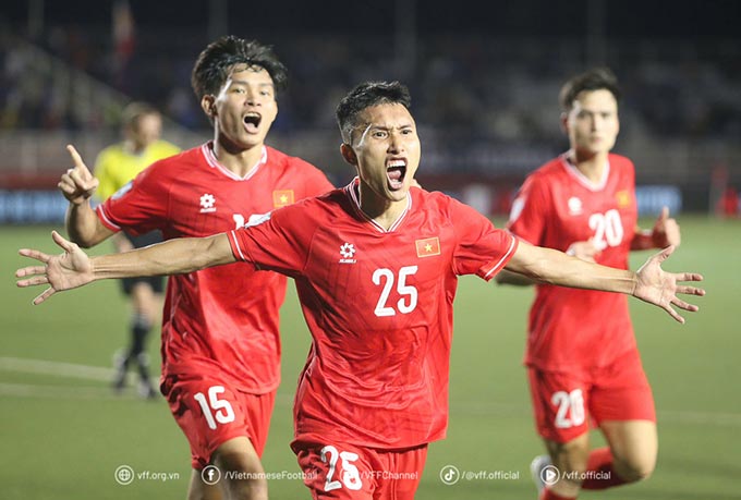 Ngọc Tân hoá người hùng - Ảnh: VFF
