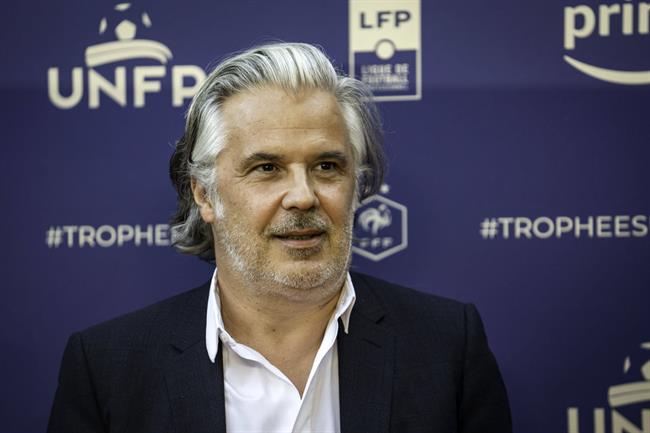 Vincent Labrune - nguoi dung dau Ligue 1 bi chu tich Lyon goi la "cho canh"
