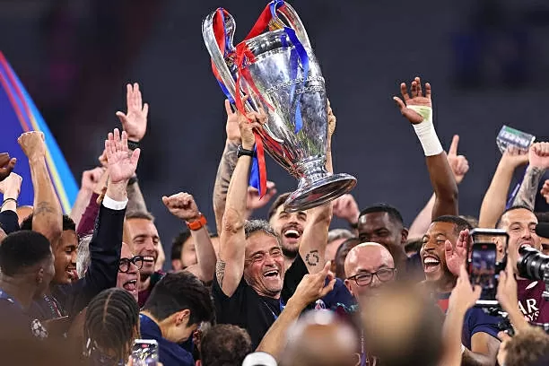 Luis Enrique giương cao chức vô địch Champions League.