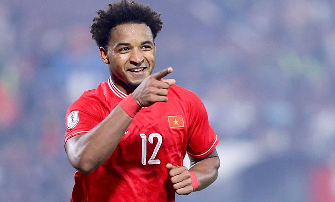 Xuân Son tự tin lập hattrick vào lưới Singapore